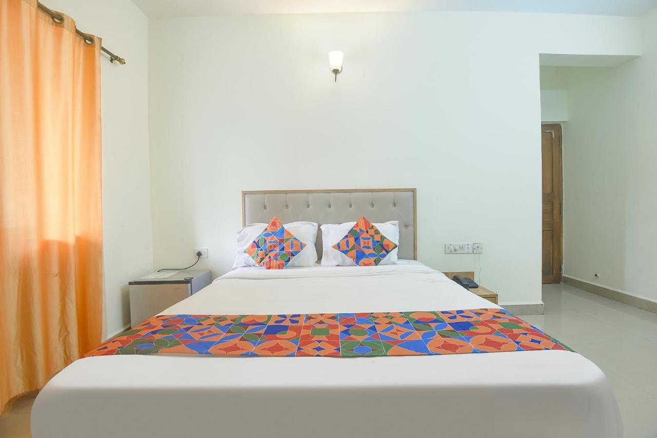 Fabexpress De Classio With Pool - Nr Candolim Beach Hotel Eksteriør billede
